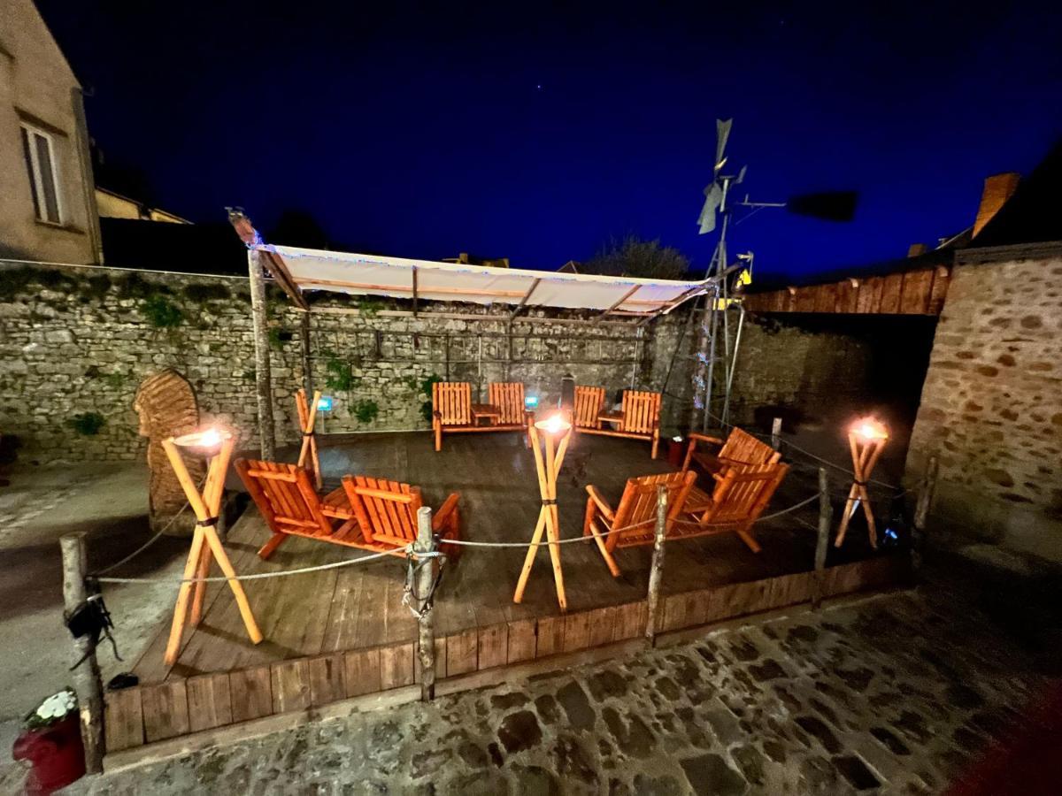 Hotel Le Ranch Brûlon エクステリア 写真