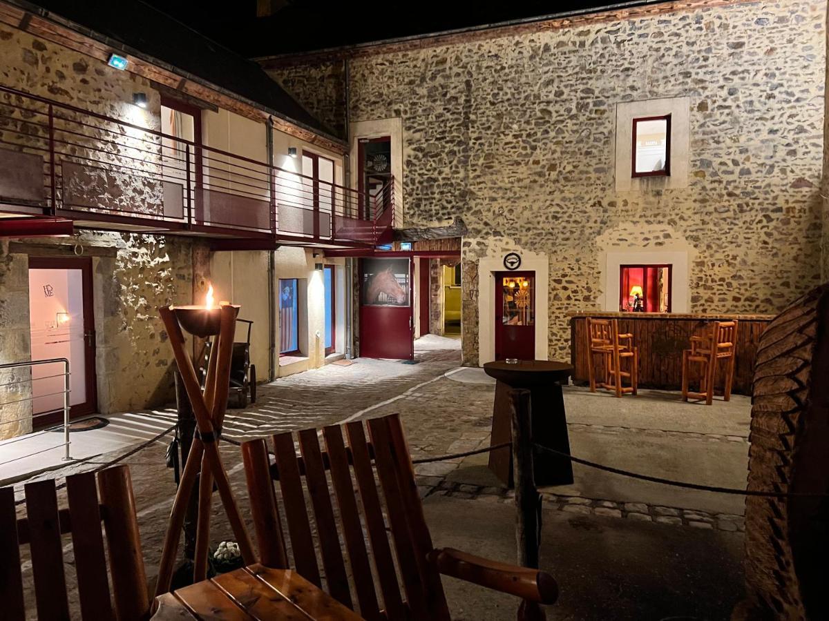 Hotel Le Ranch Brûlon エクステリア 写真