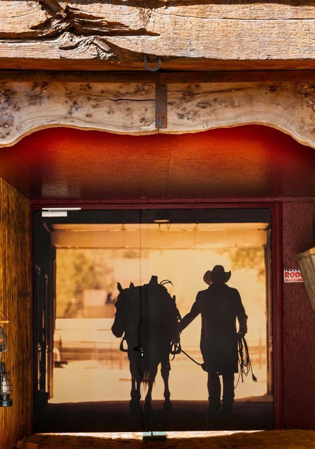 Hotel Le Ranch Brûlon エクステリア 写真