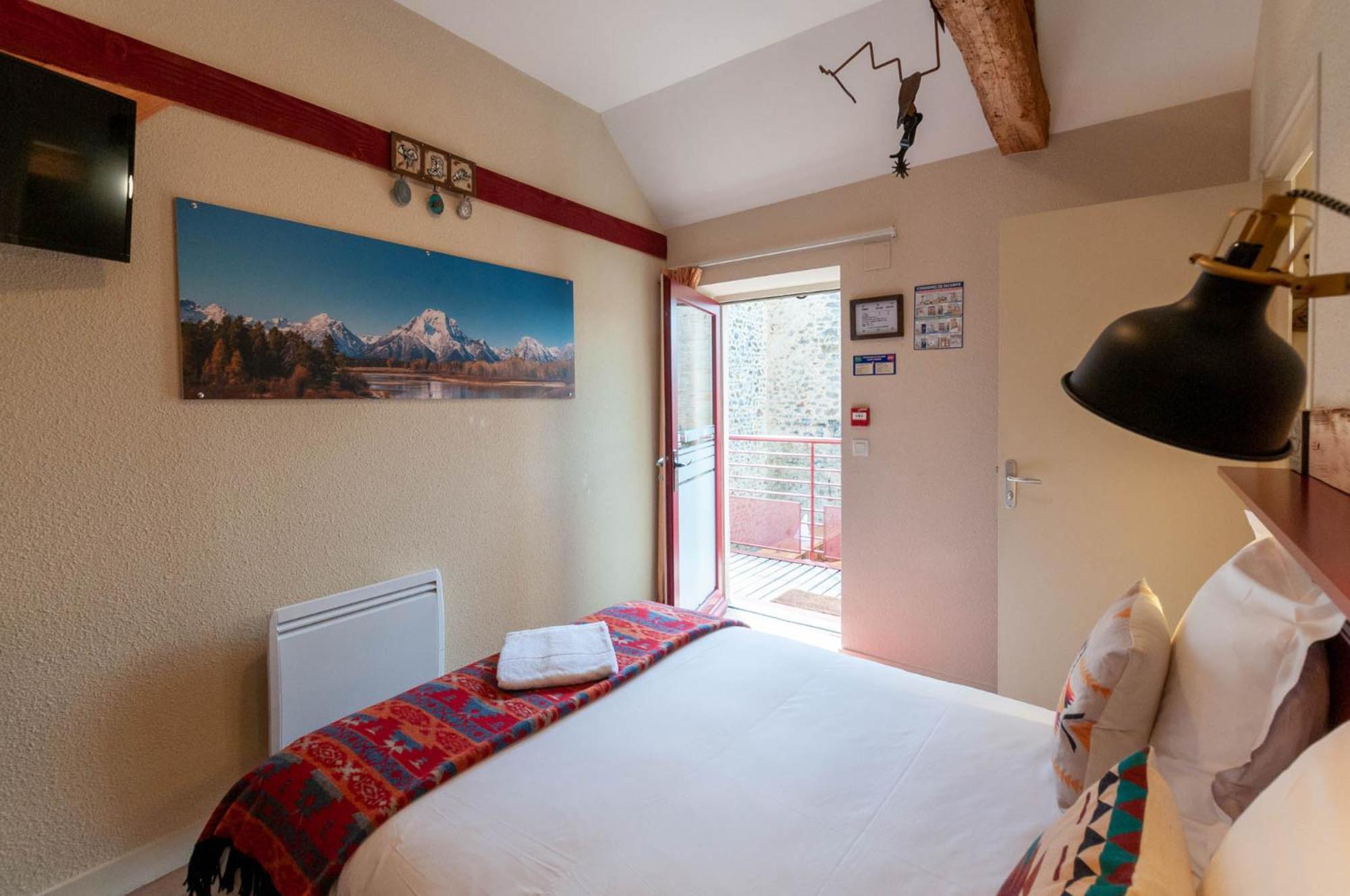 Hotel Le Ranch Brûlon エクステリア 写真