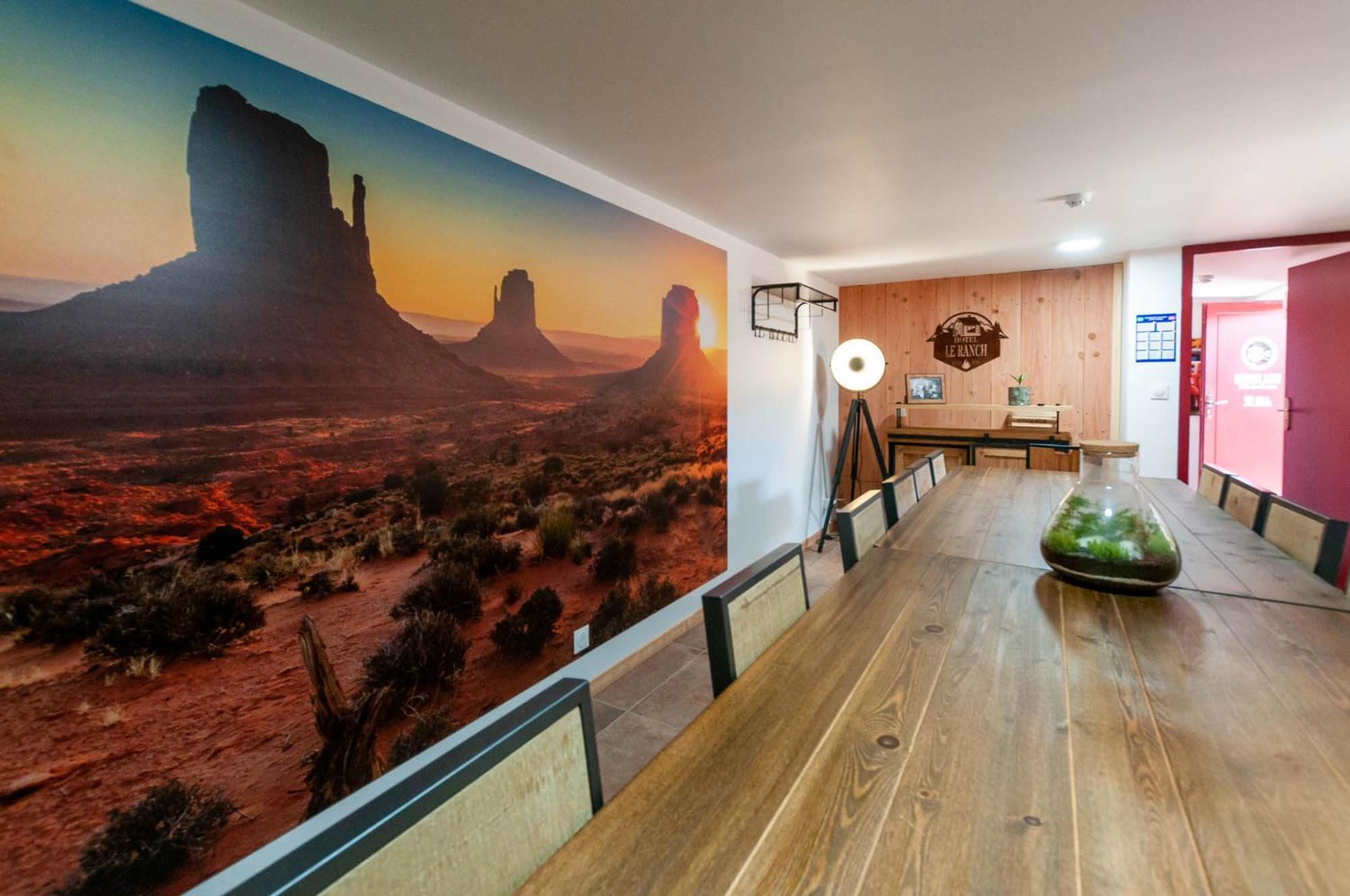 Hotel Le Ranch Brûlon エクステリア 写真
