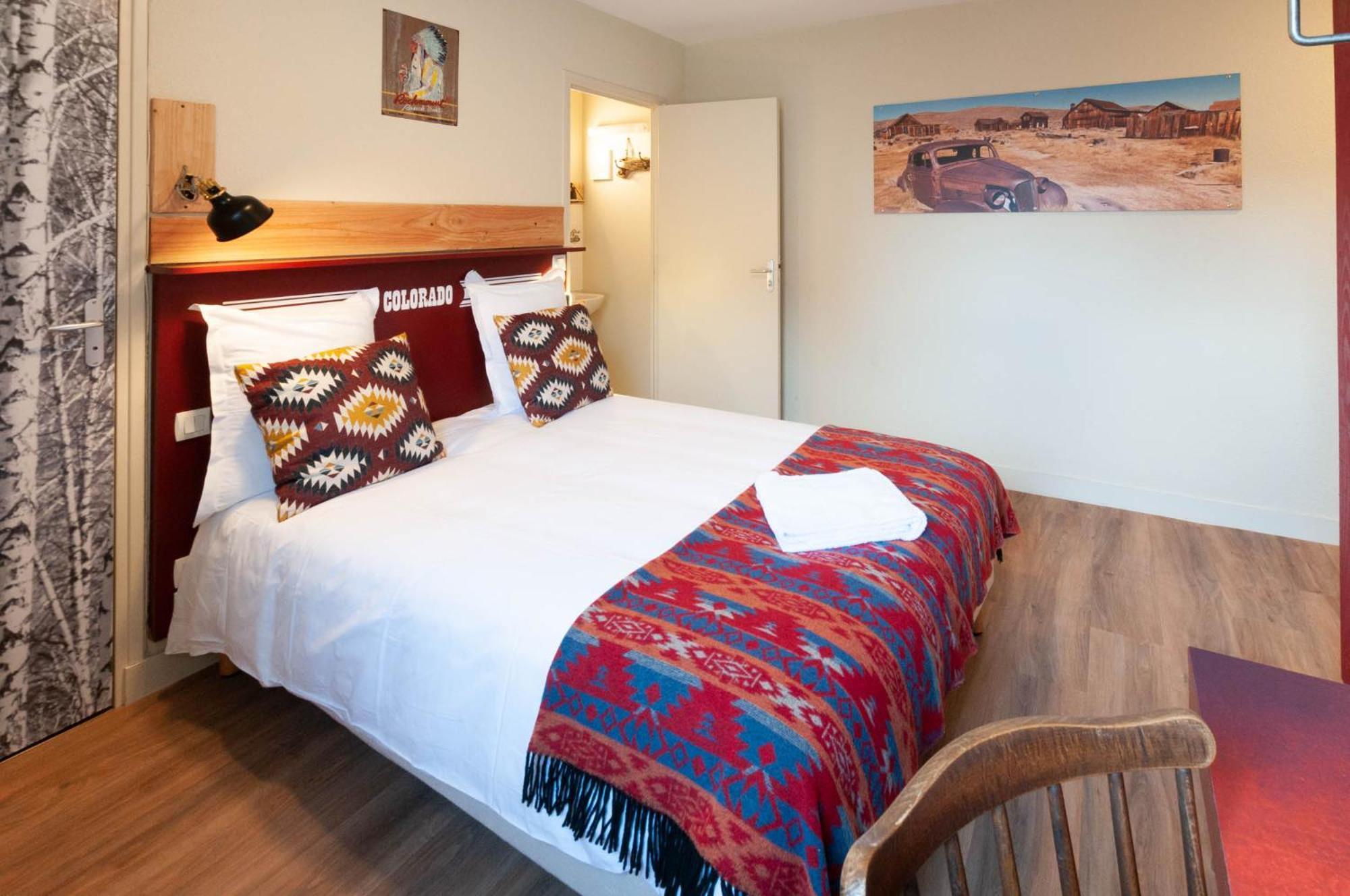Hotel Le Ranch Brûlon エクステリア 写真