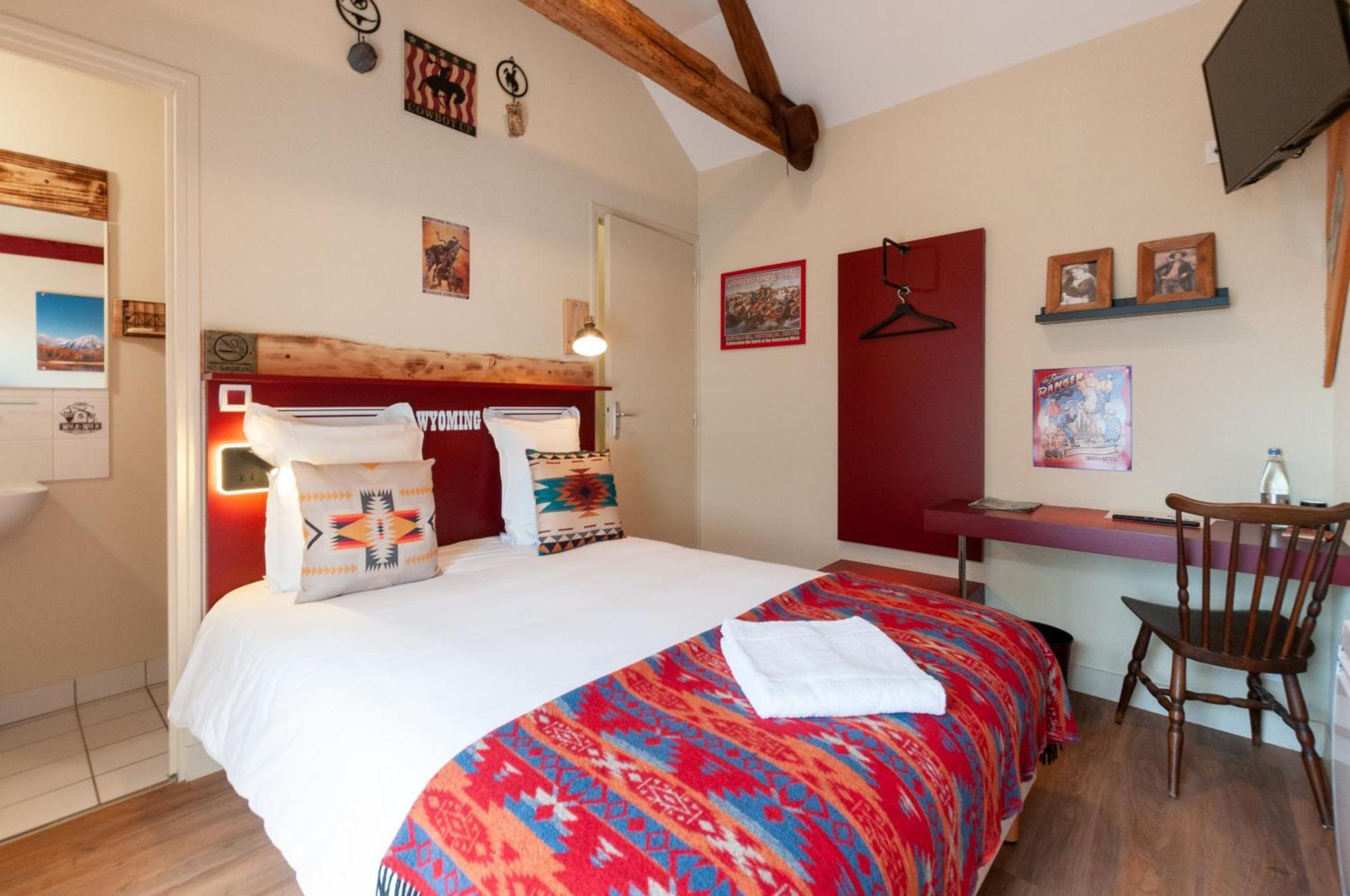Hotel Le Ranch Brûlon エクステリア 写真