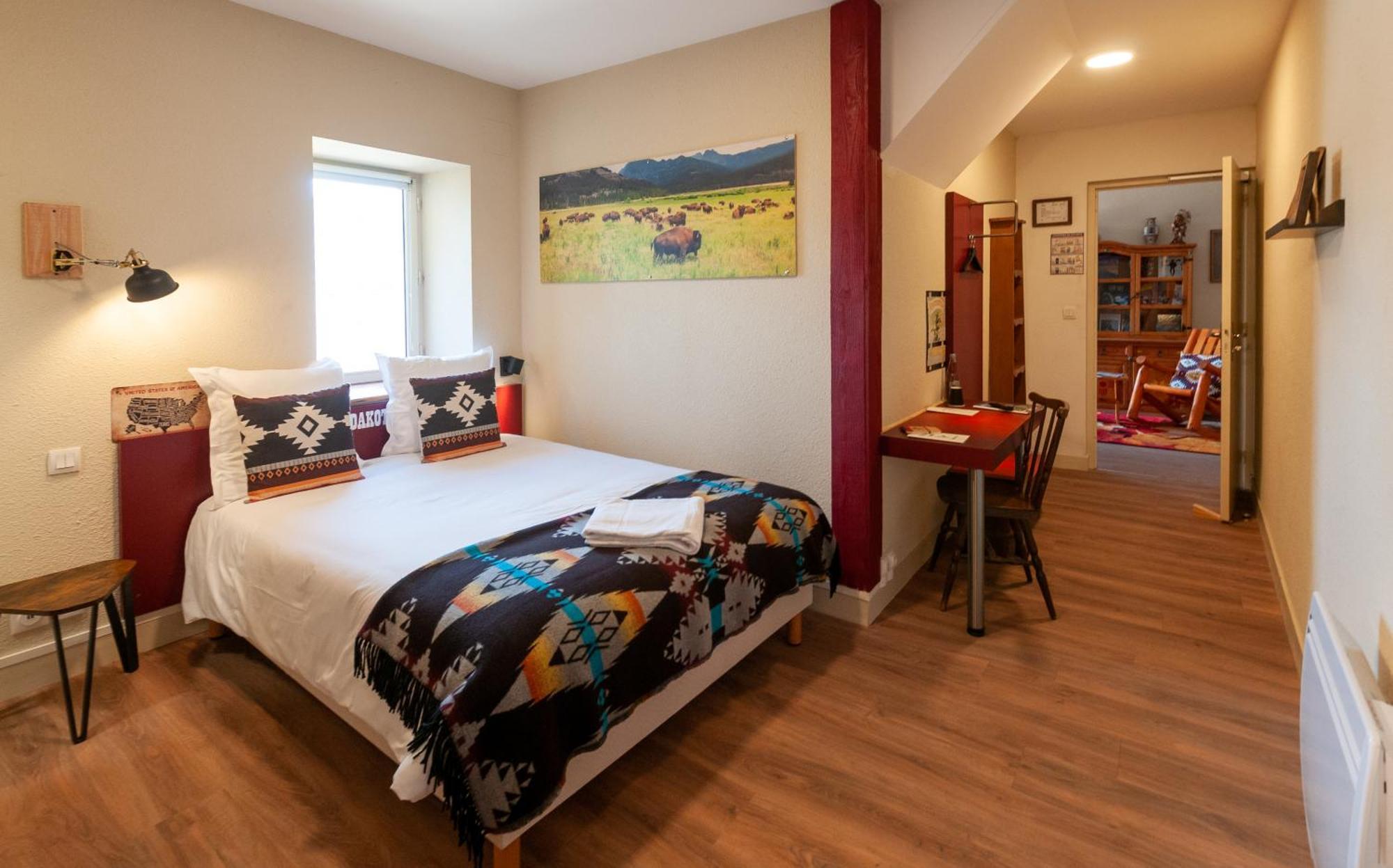 Hotel Le Ranch Brûlon エクステリア 写真