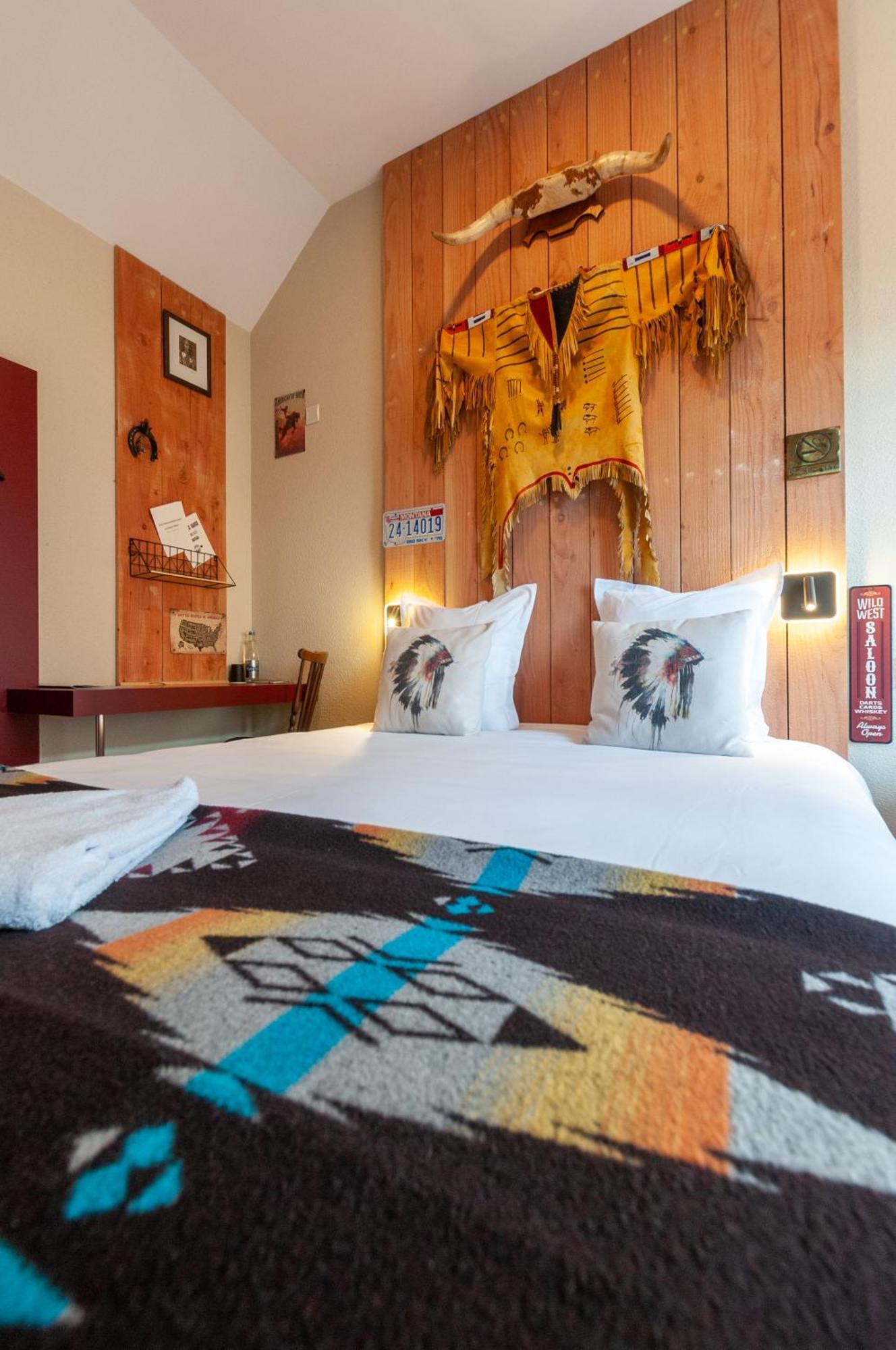 Hotel Le Ranch Brûlon エクステリア 写真
