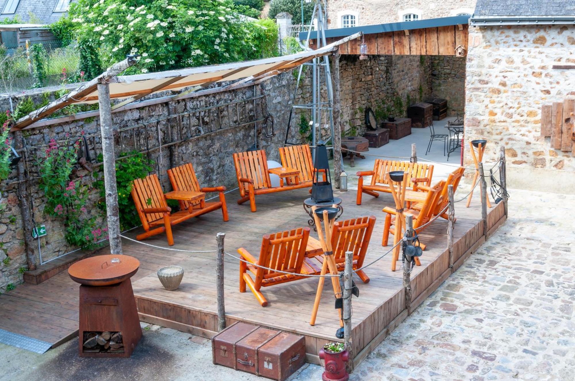 Hotel Le Ranch Brûlon エクステリア 写真